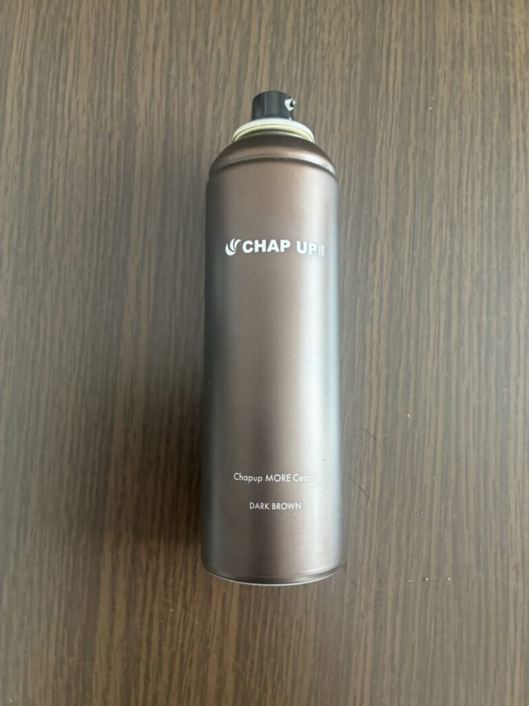 チャップアップモアスプレーのキャップを外し、噴射口（ノズル）が見える状態の写真