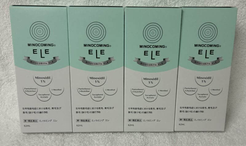 ミノカミングエレの外箱を四本セットに並べた様子