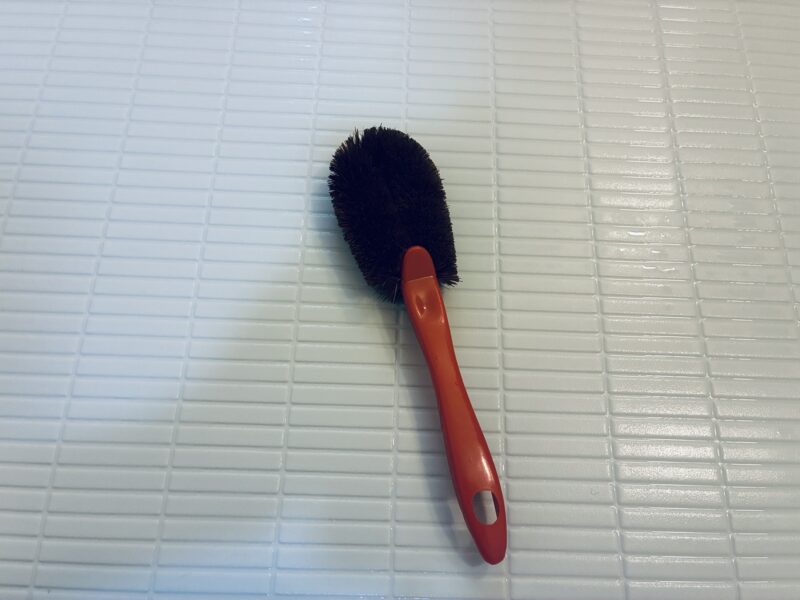 今回のお風呂掃除で使用した靴洗い用タワシ