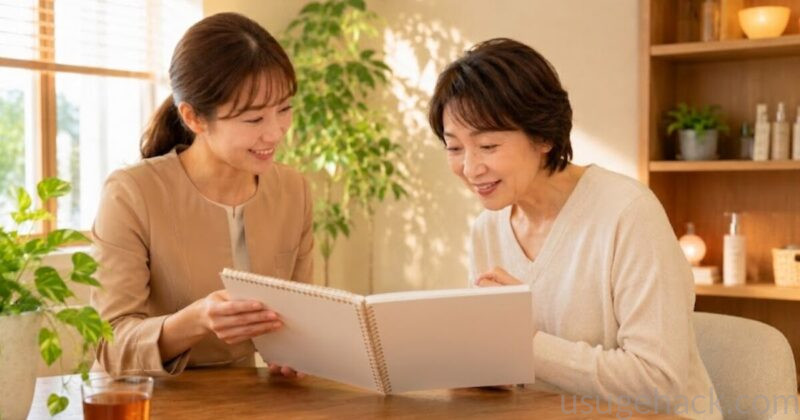 温かみのあるカウンセリング室で、女性カウンセラーが「1ヶ月での変化」が載ったアルバムを広げ、笑顔で説明している様子