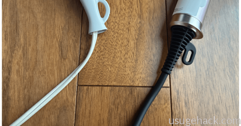 Ur.Salon(ユアサロン） プレミアム ビューティ ドライヤー01（右）、コイズミモンスター（左）電源コードの太さを比較した写真